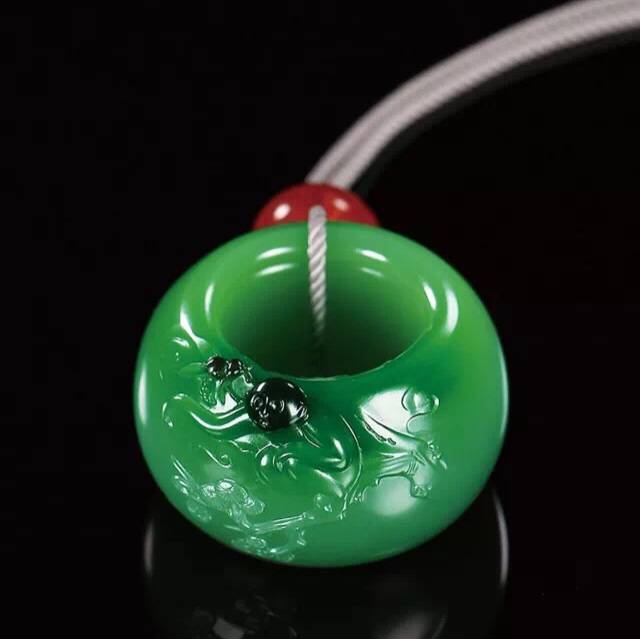 bsports必一网页版：
和田碧玉籽料判定特征与评价尺度(图7)