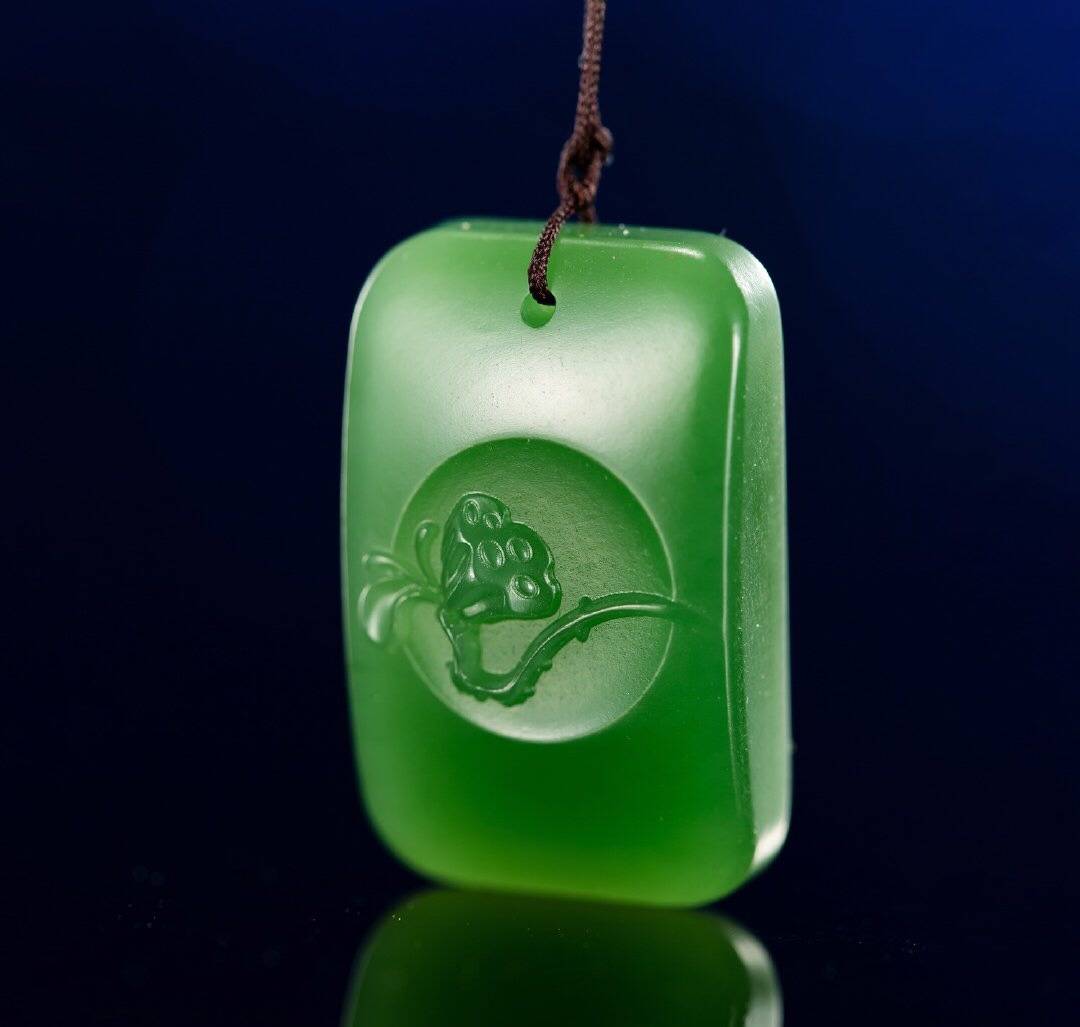 bsports必一网页版：
和田碧玉籽料判定特征与评价尺度(图9)