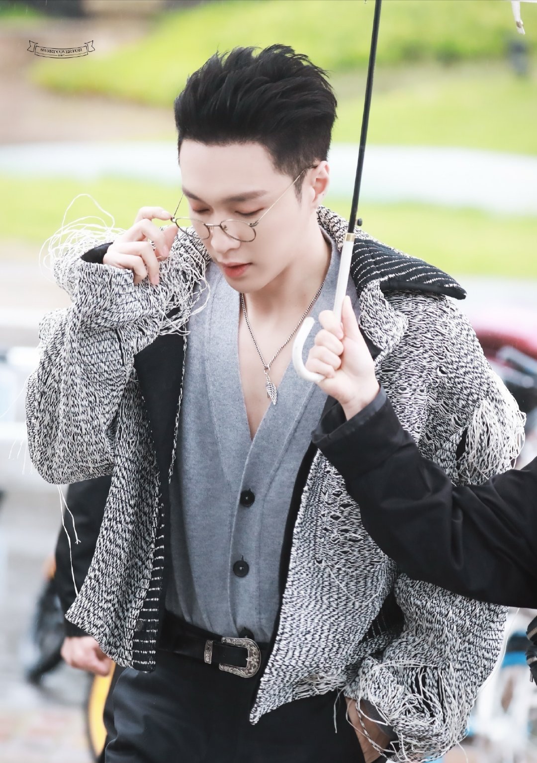 
大背头最能磨练男星颜值 肖战郑伊健你更为谁心动‘bsports必一网页版’(图13)